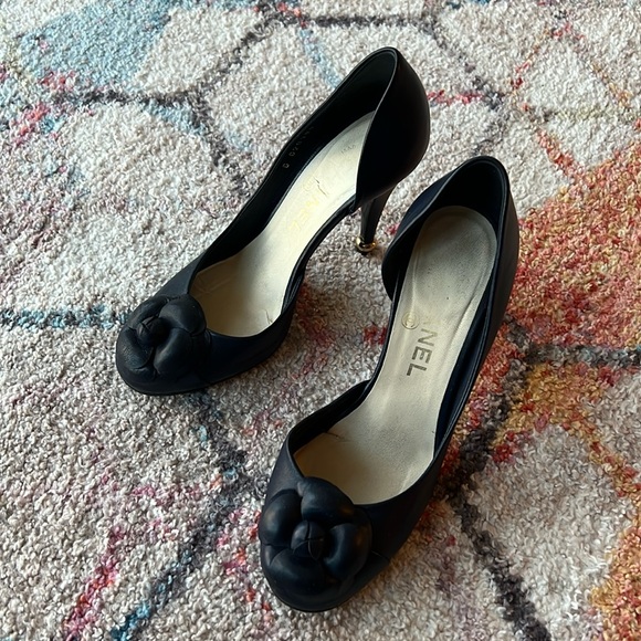 CHANEL Camellia D’Orsay Navy Leather Pumps - 36 - Picture 5 of 15